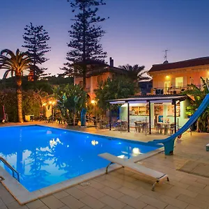 Camping Rosa , San Bartolomeo Al Mare Italia